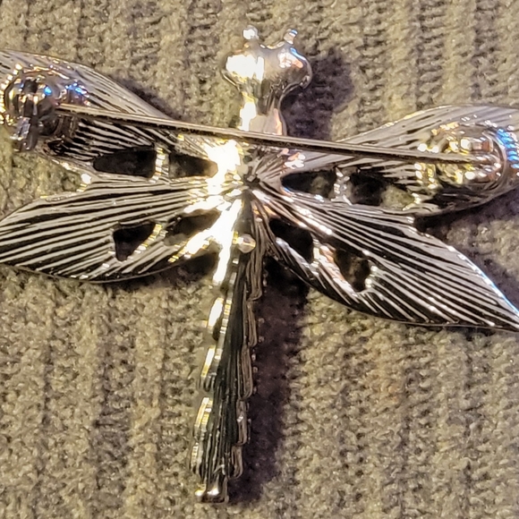 Elegant Pearl & Crystal Dragonfly Brooch - Silver Tone - Picture 2 of 5
